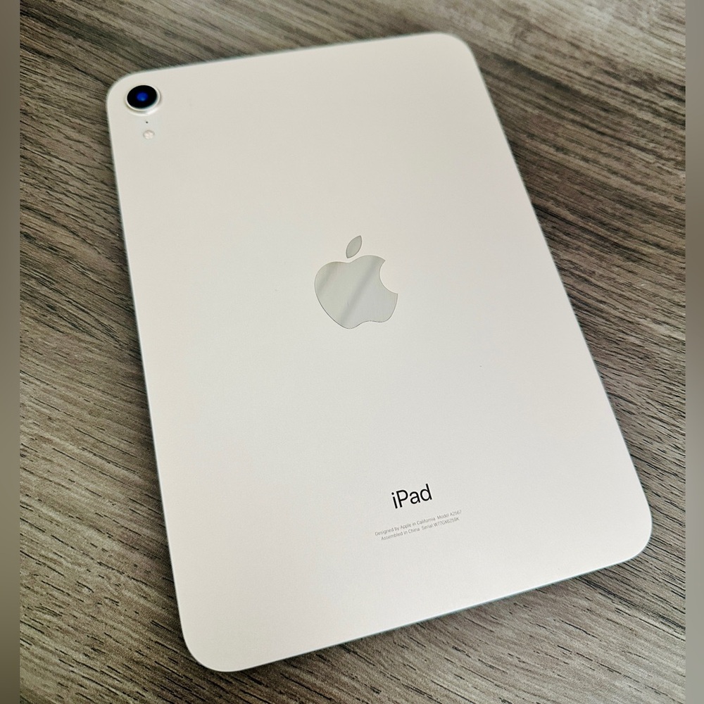 Used iPad Mini 6th generation. 256 GB capacity. No Scratches or bents.